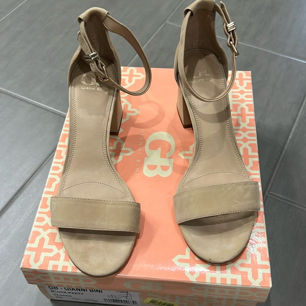 Block heel sandal